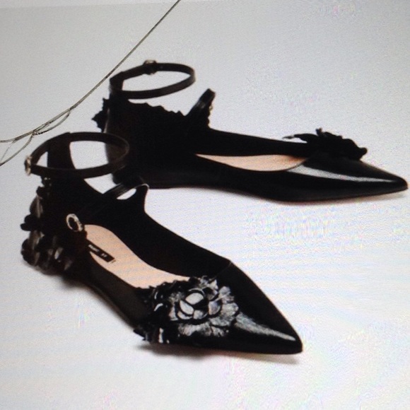 ZARA LEATHER FLATS WITH FLOWERS /ANKLE STRAPS NEW - Picture 1 of 5